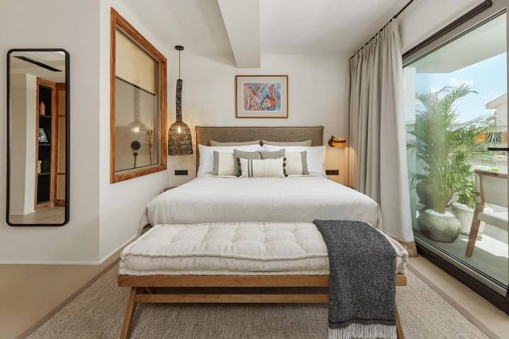 Chambre d’hôte pour 2 personnes, avec terrasse ainsi que vue et piscine, animaux acceptés dans Tivat - 2