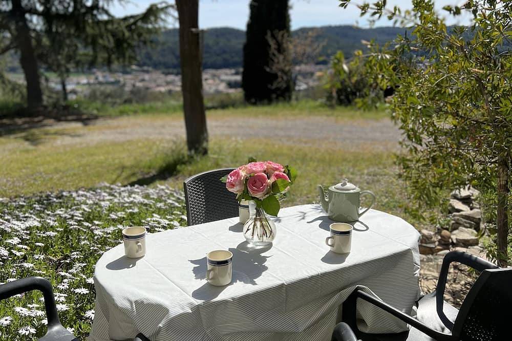 Apartamento entero, Gîte 2/4 people with swimming pool and view of the Orb valley in Cessenon-sur-Orb, Region de Béziers