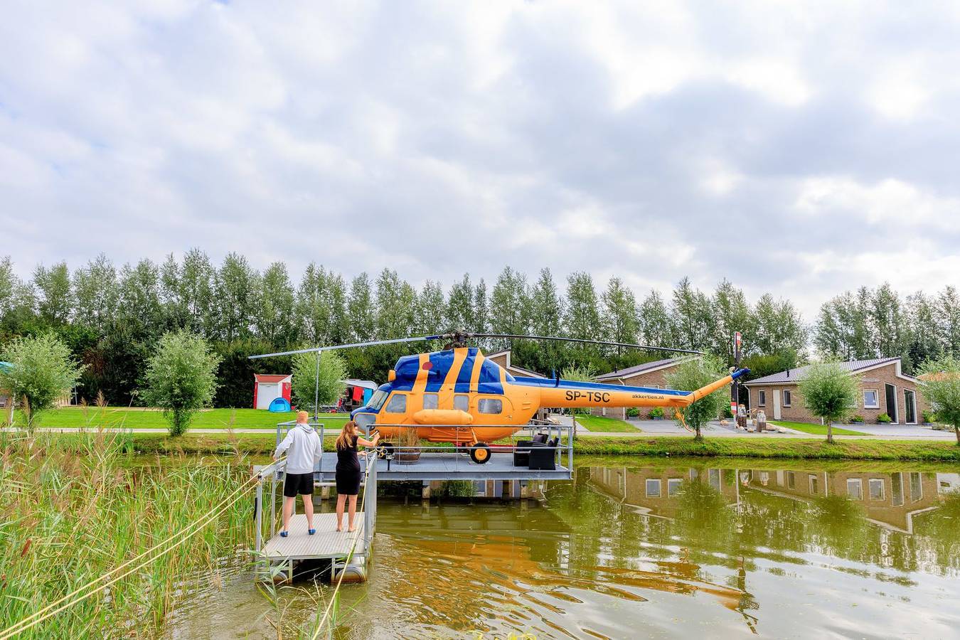 Vakantiepark 't Akkertien Bv — Hubschrauber in Vollenhove, Ijsselmeer