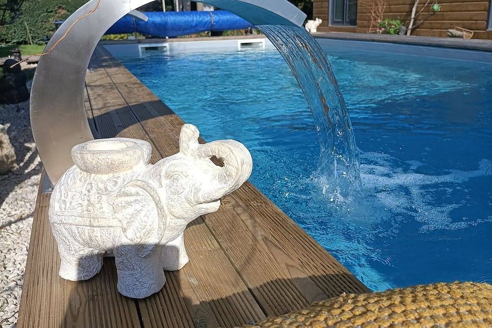 Entire apartment, Appartement Cosy Avec Option Spa in Saint-Saturnin-lès-Avignon, Vaucluse