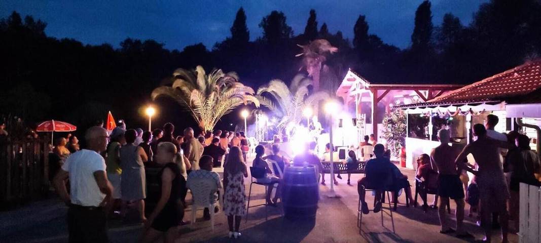 Location de vacances pour 6 personnes, avec piscine dans Bélus - 3