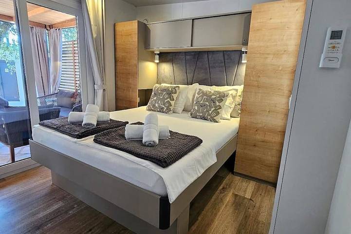 Lama 1076 Mobile Home - Luxury & Peace and Quiet at Soline Campground in Biograd na Moru, Region de Zadar