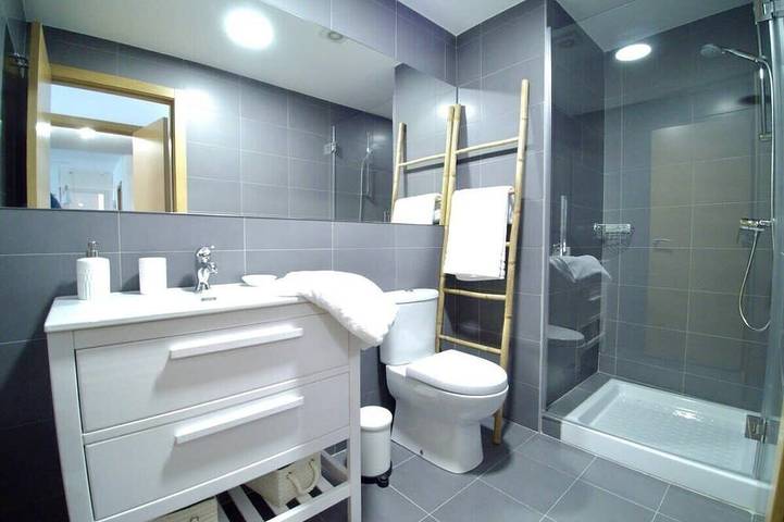 Appartement entier, The Cliffs - Sunset Village Beach 1A in Praia de Celeiro (Viveiro), Viveiro