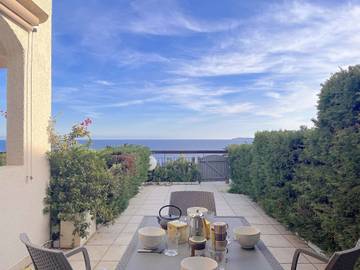 Gîte pour 4 personnes, avec piscine, animaux acceptés à Rayol-Canadel-sur-Mer