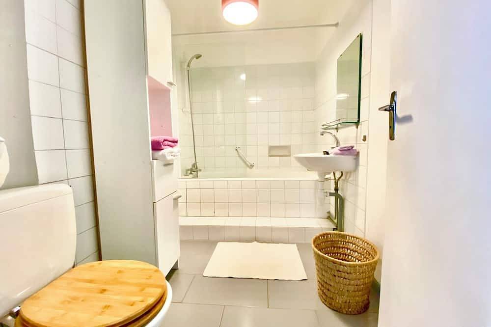 Appartement entier, Bel appartement en résidence boisée - Parking - Ecully in Écully, Lyon et ses environs