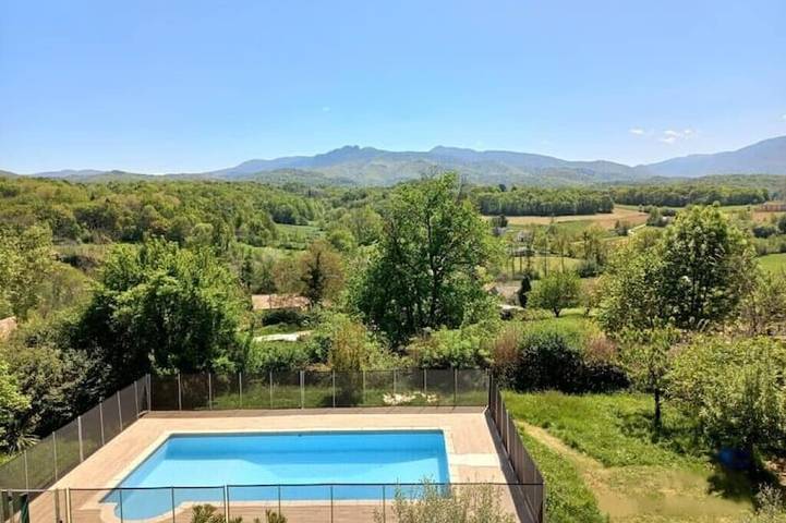Location de vacances pour 6 personnes, avec Balcon et Jardin dans Couret
