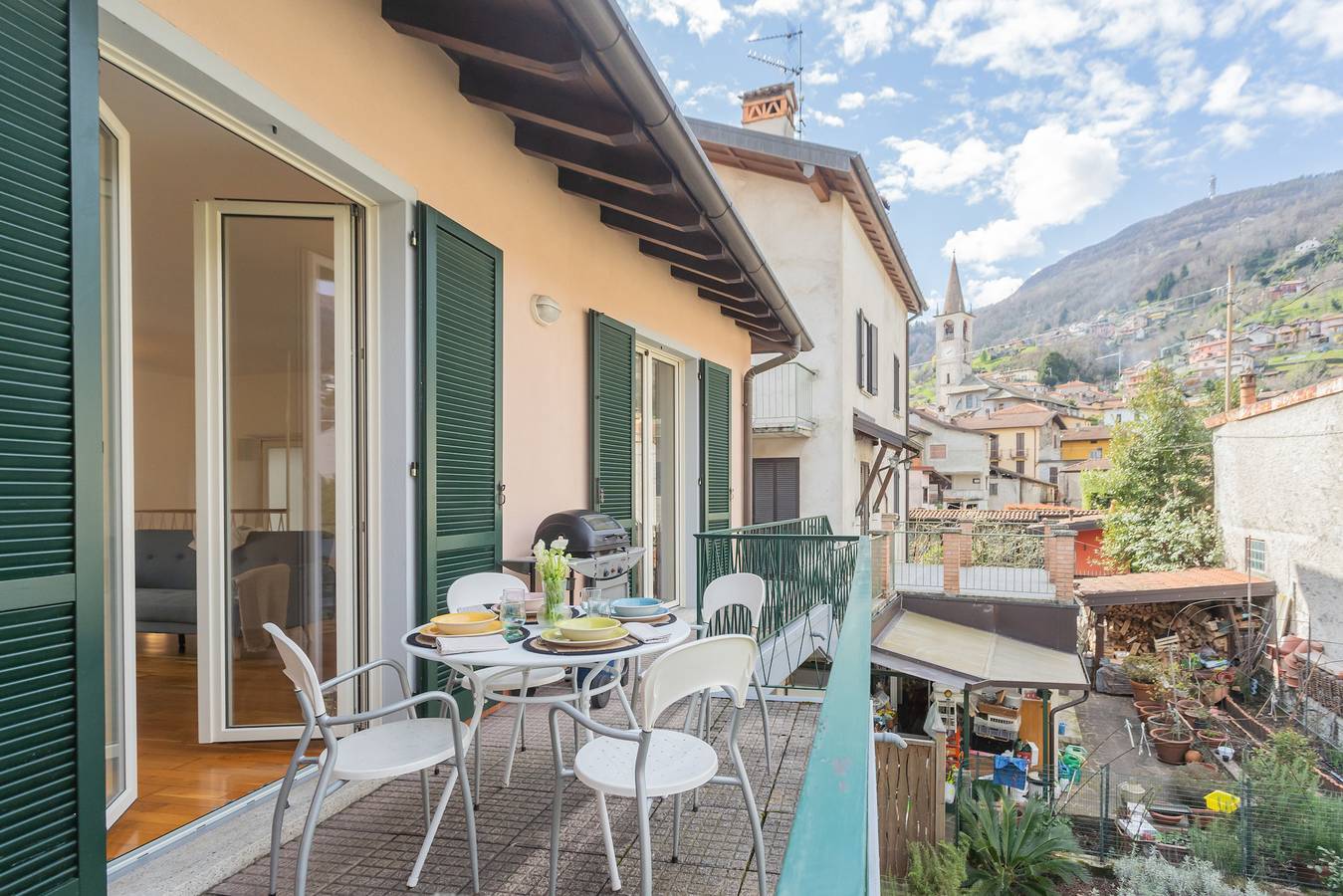 Appartamento intero, Ponente Balcony & Garden in Gravedona, Gravedona ed Uniti