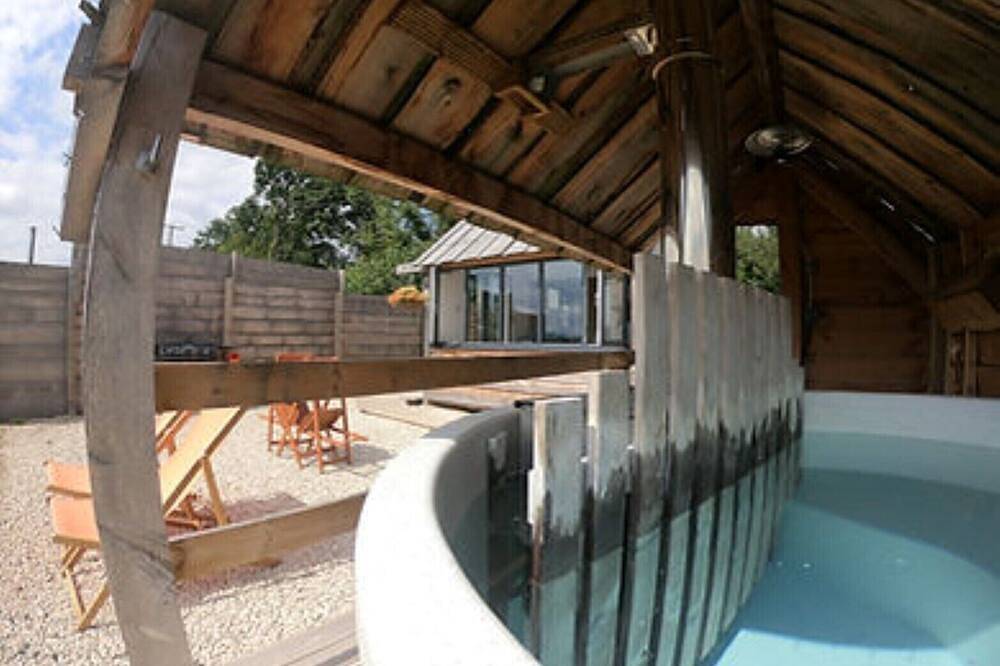 Teeny Weeny Deluxe in Long Itchington, Warwickshire