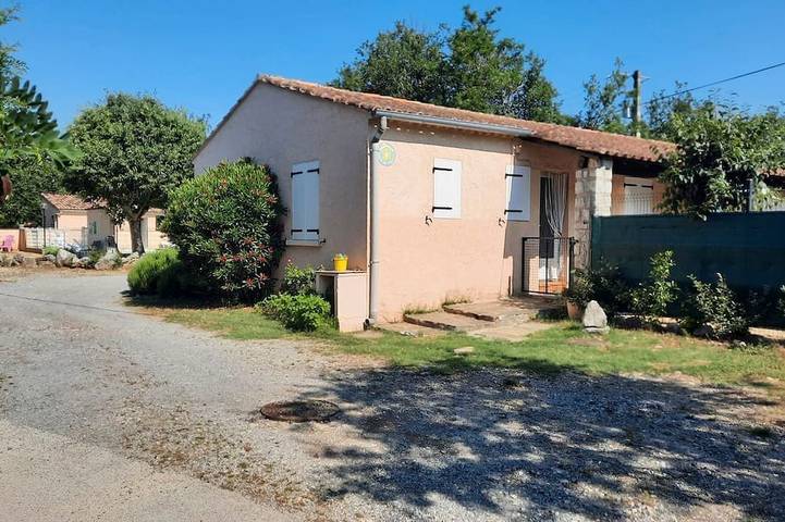 Ferienhaus für 4 Personen, mit Terrasse und Garten sowie Pool - 1