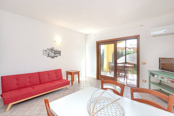 Holiday Home 'San Teodoro House with Garden' with Mountain View, Wi-Fi and Air Conditioning in Suaredda-traversa, San Teodoro