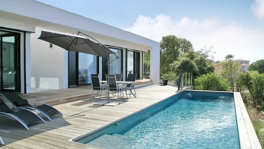 Location de vacances pour 7 personnes, avec piscine et jardin à Albitreccia