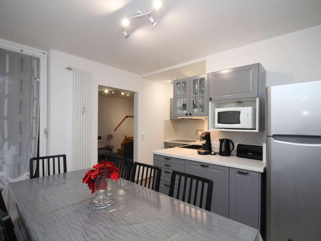 Entire apartment, Mont-Dore: 4Br Duplex with Balcony, Garage, and Wi-Fi in Mont-Dore, Volcans d'Auvergne Regional Nature Park