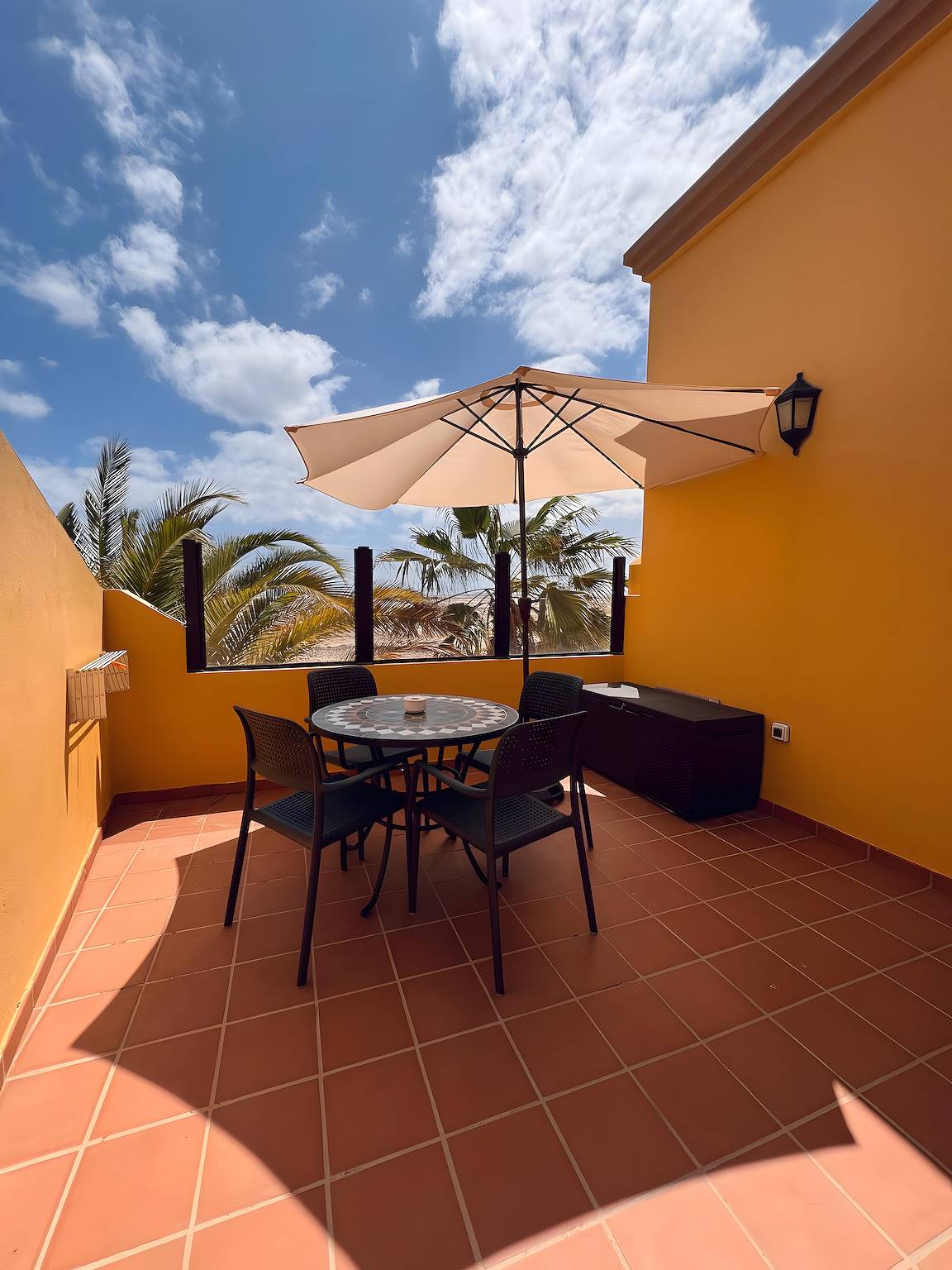 Entire apartment, Vacation 'Vista Lobos' with Sea View, Shared Pool and Wi-Fi in Oasis Tamarindo, La Oliva