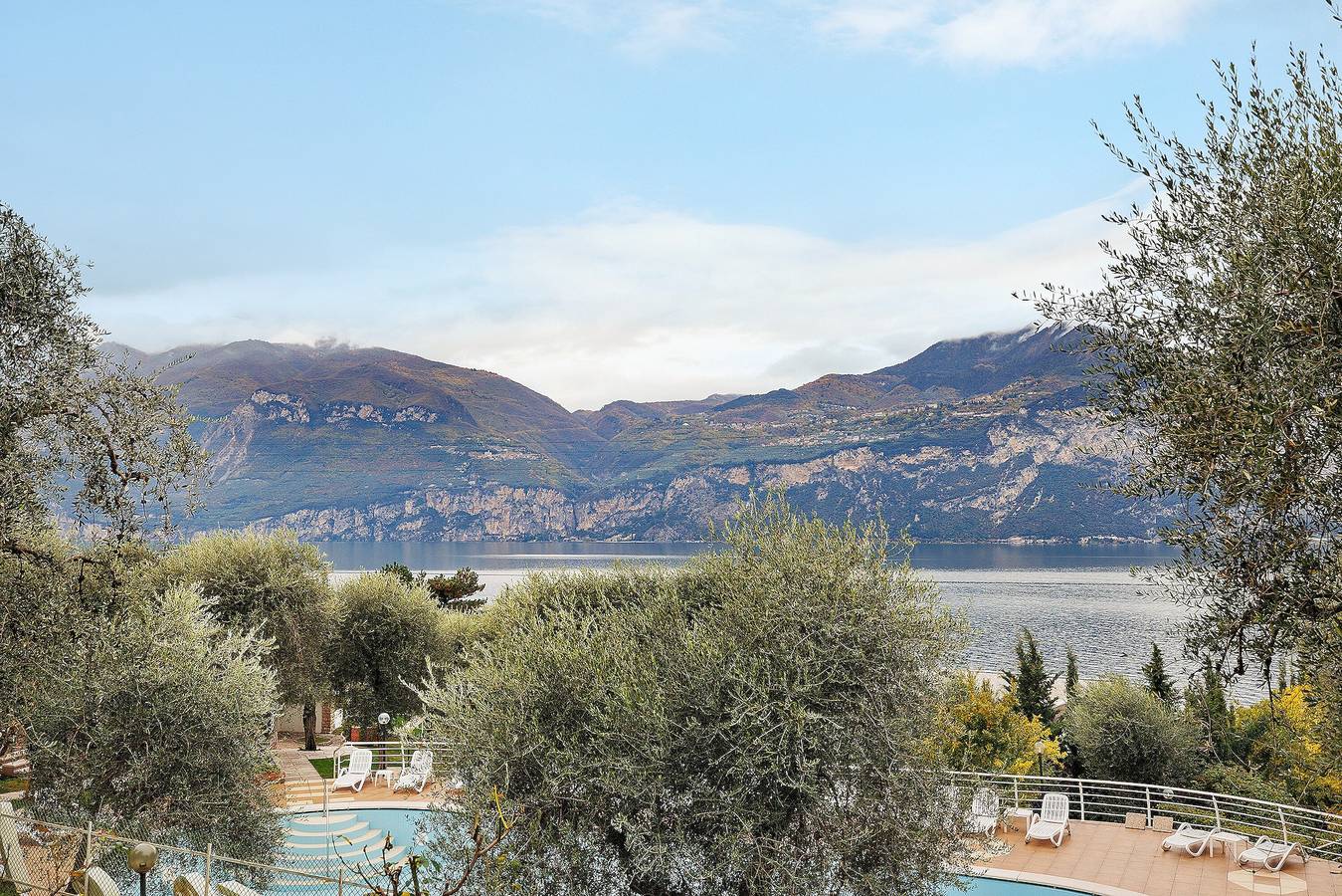 Appartement entier, Appartement 'Bungalow Pit Stop' avec vue sur le lac, Wi-Fi et climatisation in Brenzone, Montagnes autour du lac de Garde