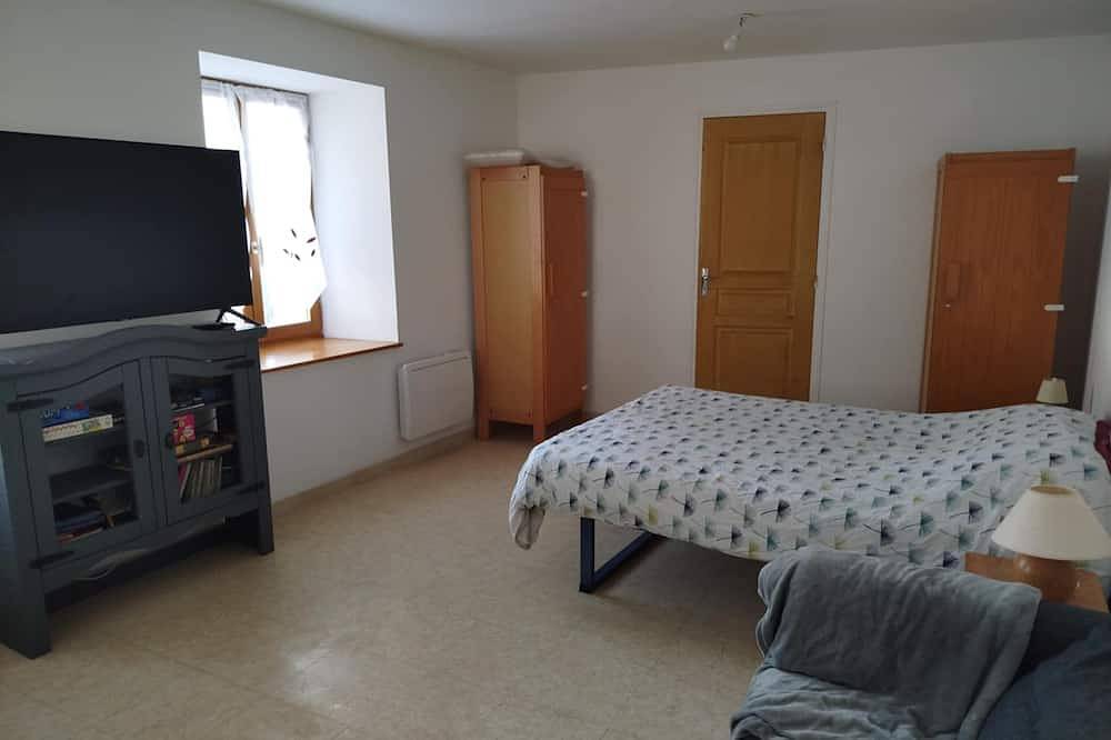 Apartamento entero, Studio in the heart of Seyne's citadel ski village and lake. in Seyne, Alpes de Alta Provenza