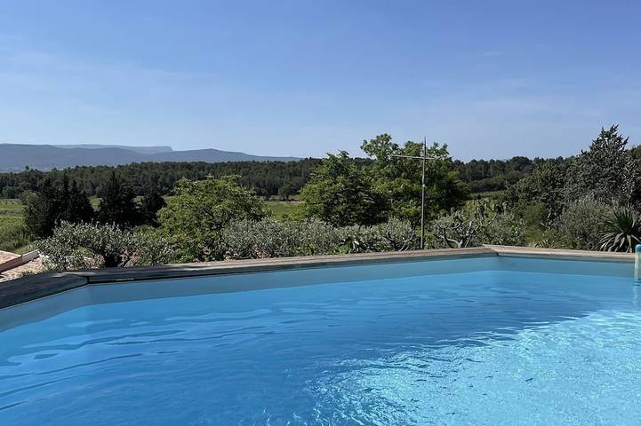 Location de vacances pour 4 personnes, avec jardin à Puyloubier