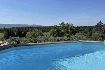Gîte pour 4 personnes, avec jardin à Puyloubier