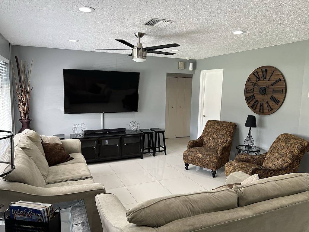 Wunderschöne zeitgenössische 3/2 Pool Haus w / 2 Garage in Port St. Lucie, St. Lucie County