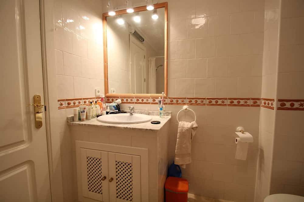 Entire apartment, Hostal Villa Martin Plaza-Golf Orihuela Costa Alicante. Wifi Free in Villamartín (Orihuela), Orihuela