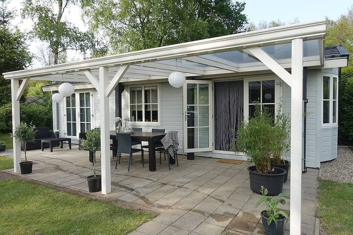 Chalet voor 4 personen, with zwembad and terras as well as tuin in Hardenberg