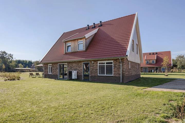 Ferienhaus für 12 Personen, mit Terrasse und Balkon/Terrasse