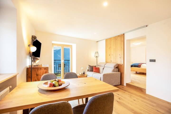 Entire apartment, Brantenhof Design Apartment "Vinea" with Shared Garden, Sauna, Balcony and Wi-Fi in Penon, Kurtatsch an der Weinstraße