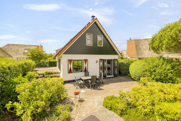 Ferienhaus für 4 Personen, mit Balkon/Terrasse und Terrasse sowie Garten