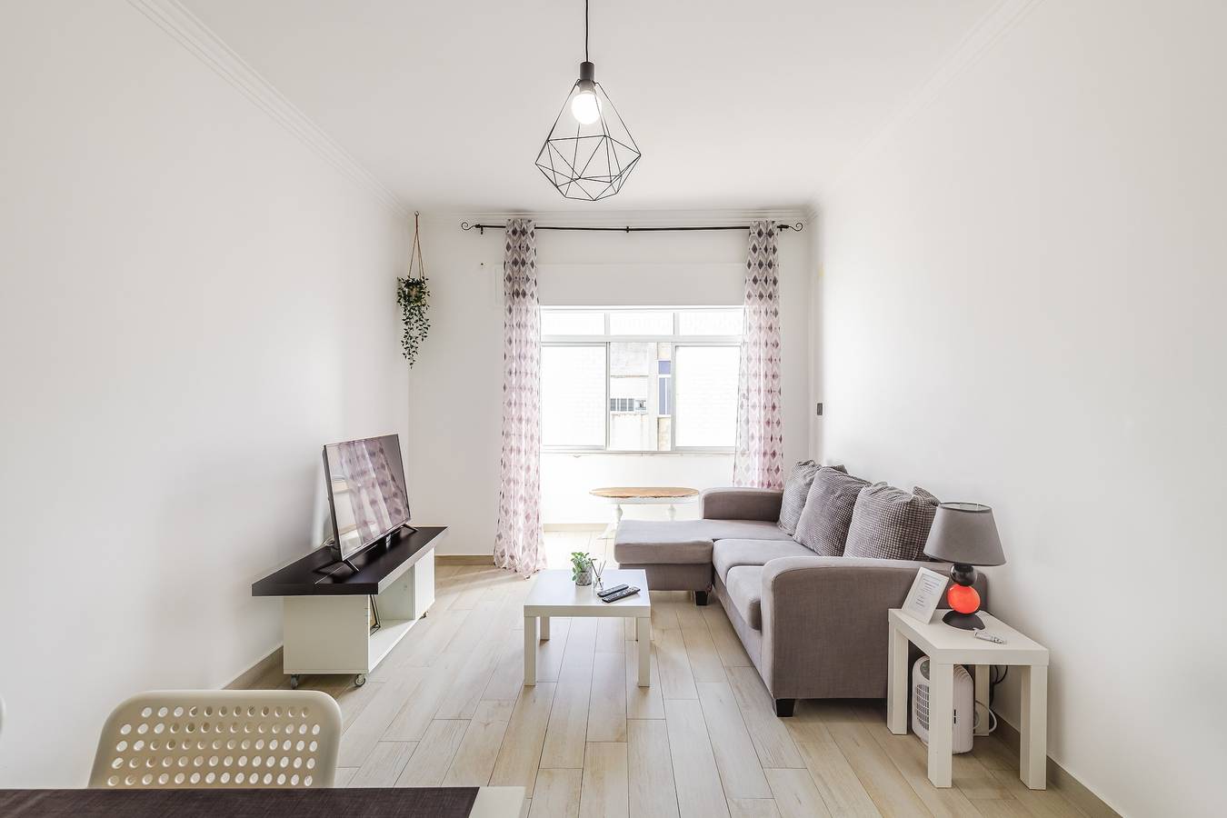 Appartement entier, Appartement de vacances "Sleeptubal Hébergement Moderne" avec balcon et Wi-Fi in Baixa da Banheira e Vale da Amoreira, Halbinsel von Setúbal
