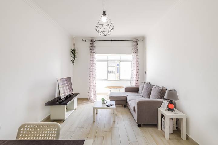 Ganze Wohnung, Ferienwohnung "Sleeptubal Moderne Unterkunft" mit Balkon & Wlan in Baixa da Banheira e Vale da Amoreira, Halbinsel von Setúbal