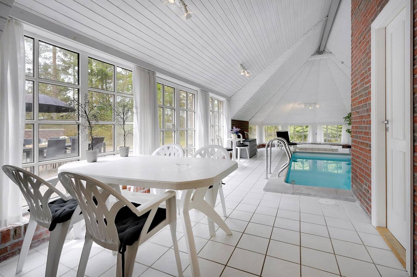 Awesome home in Væggerløse w/ Wifi, 4 Bedrooms and Indoor swimming pool in Væggerløse, Schwedische Ostsee