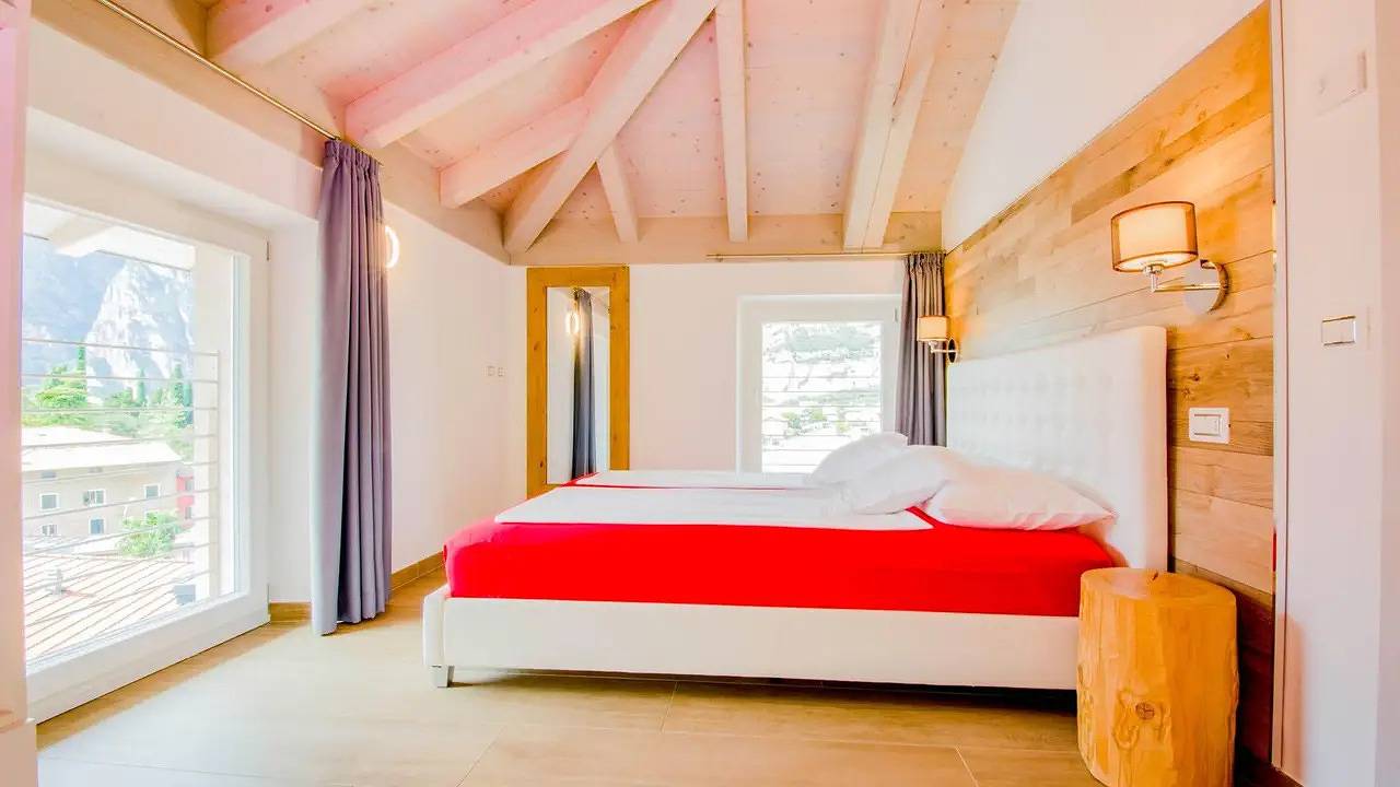Entire holiday apartment, Holiday apartment for 2 people with balcony in Torbole, Nago-Torbole