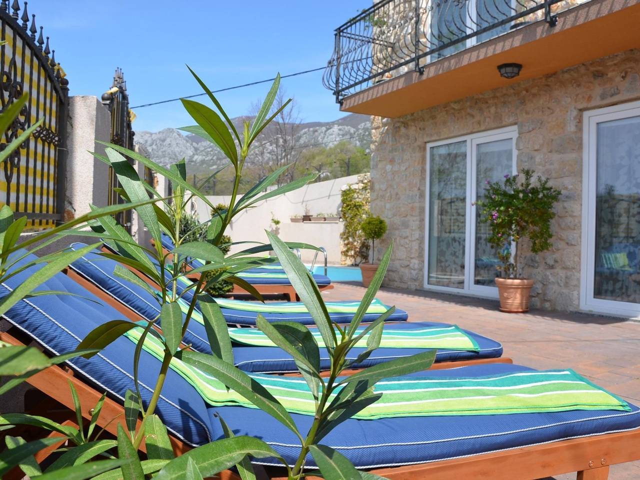 Großes Ferienhaus mit eigenem Pool und Terrasse in Grizane, Primorje-Gorski Kotar