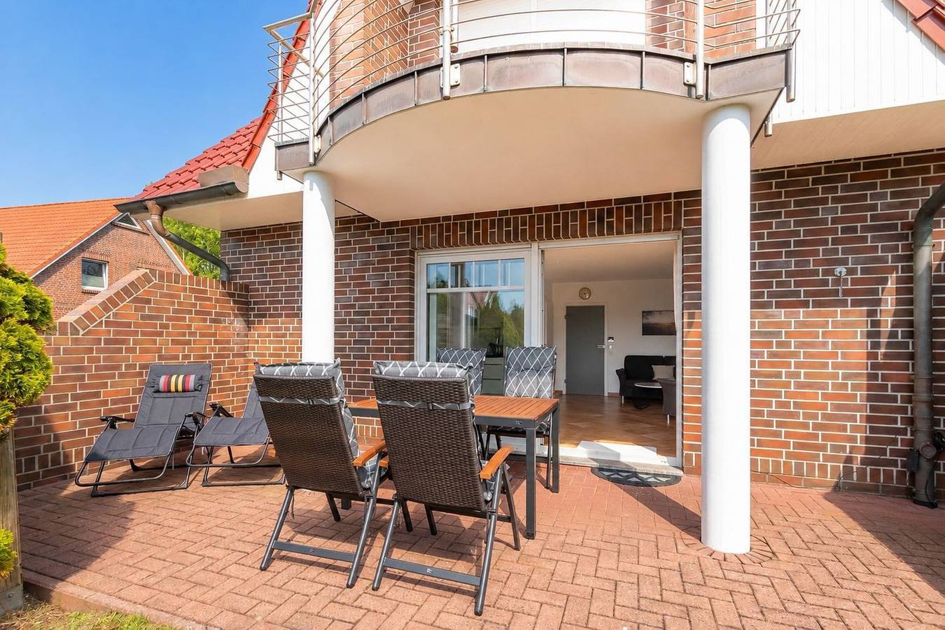 Ganze Wohnung, Südoase - Moderne Ferienwohnung mit Terrasse & Garten in ruhiger Lage in Borkum