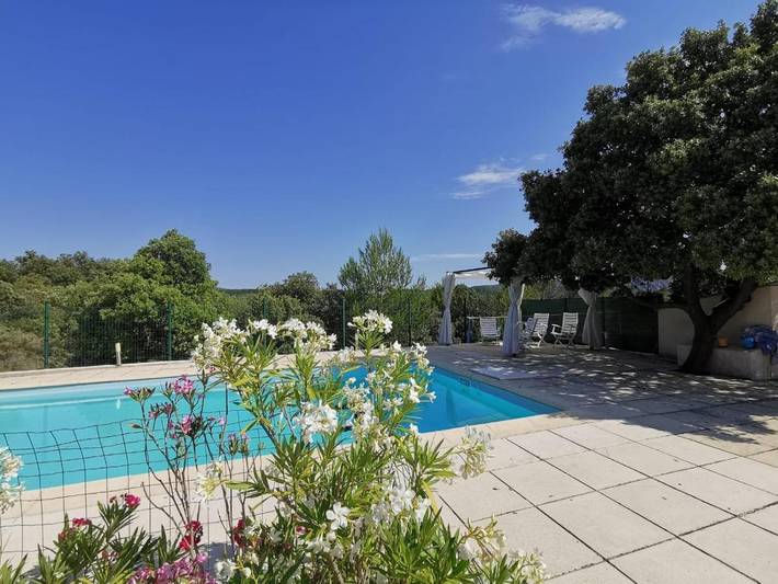 Location de vacances pour 14 personnes, avec Balcon et Terrasse ainsi que Jardin et Piscine à Saint-Jean-du-Pin