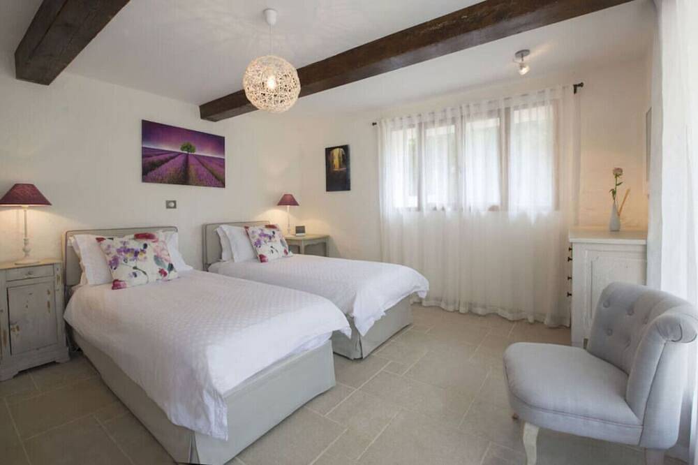 A Serene Luxury Villa in the Perfect Provence Location in Le Castellet, Côte méditerranéenne (France)