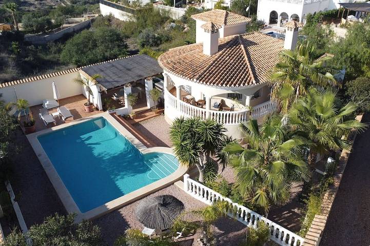 Villa pour 7 personnes, avec jardin et terrasse - 1