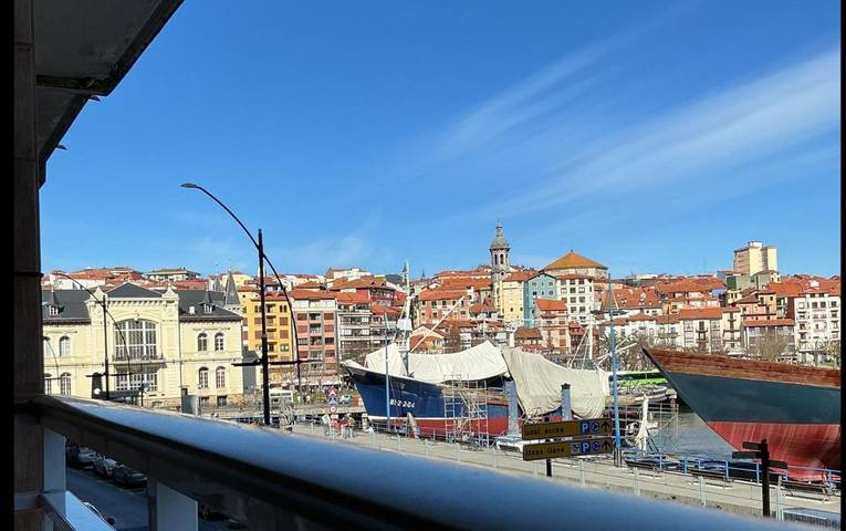 Gîte pour 4 personnes, avec Balcon et Terrasse ainsi que Piscine et Vue à Bermeo