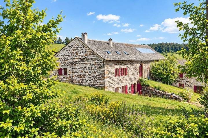 Location de vacances pour 4 personnes, avec Terrasse ainsi que Jardin et Vue à Les Vastres