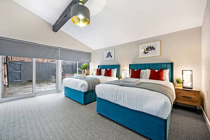Host & Stay | The Coachouse at Pilgrim St in Liverpool, Merseyside
