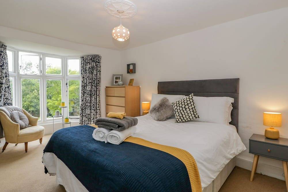 Pentre Court Cottage, pet friendly, with a garden in Abergavenny in Abergavenny, Brecon Beacons