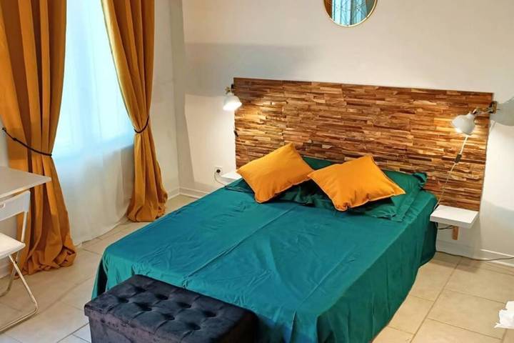 Gîte pour 3 personnes, avec terrasse à Saint-Jean-Saint-Germain