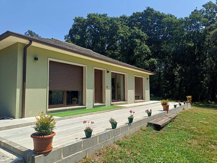 Apartamento para 5 personas, con vistas además de jardín y terraza en Villalba