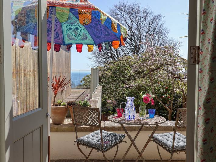 Glamping for 2 people, with garden in Dorset