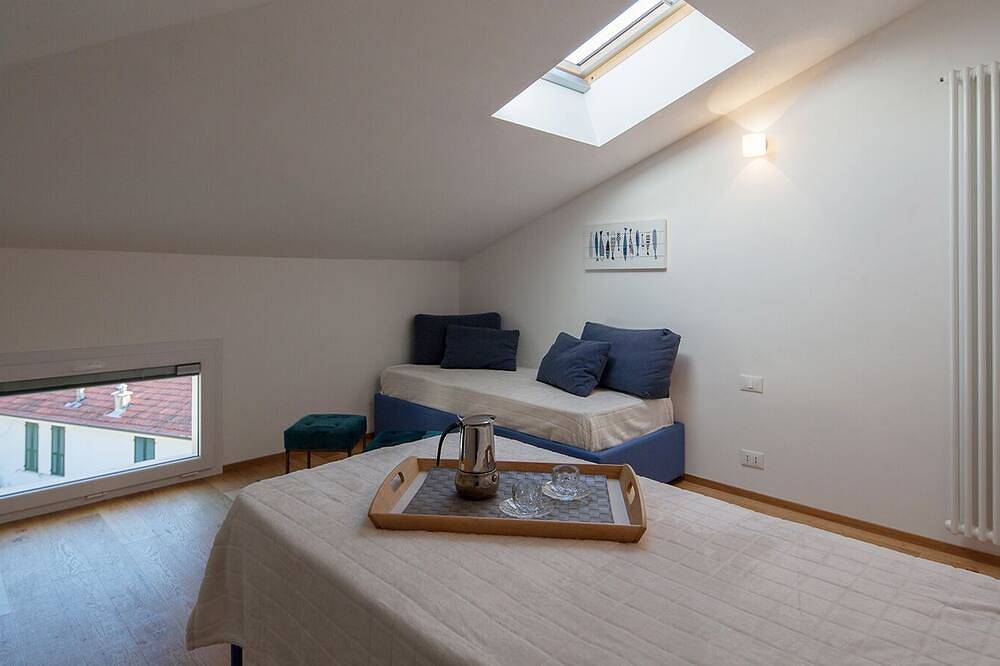 Appartamento intero, Terrazza Blueline - Mansarda con due camere frontespiaggia a Fiascherino in Tellaro, Comune di Lerici