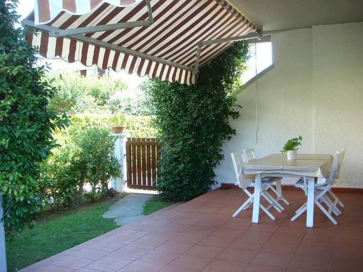Casa vacanza per 4 persone, con Balcone e Terrazza nonché Giardino a Cinquale
