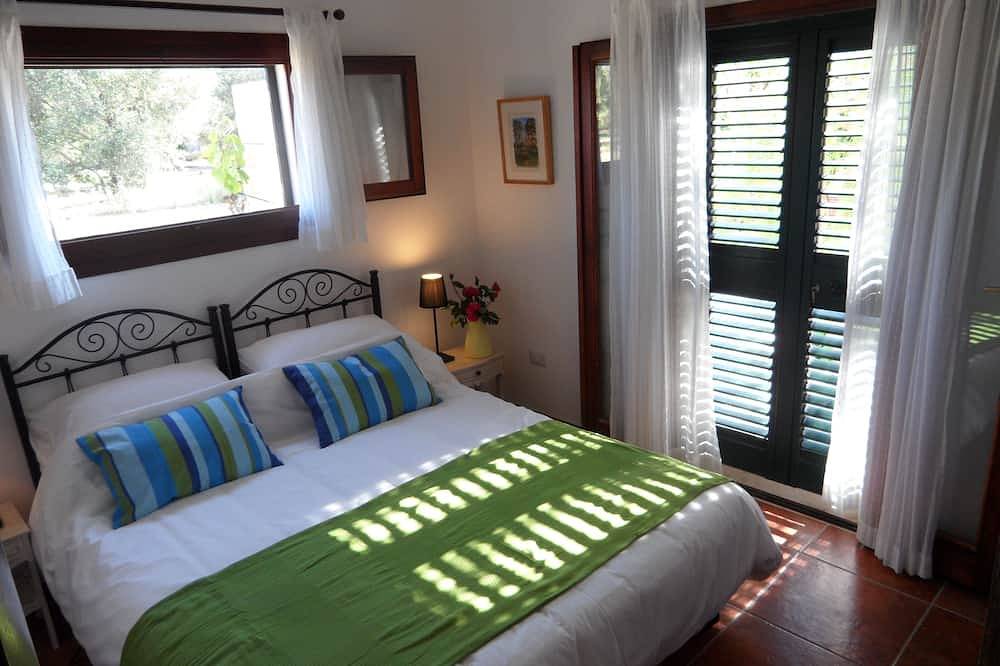 Villa isolata con piscina non condivisa (giugno-settembre) circondata da un acro di ulivi in Cutrofiano, Provincia di Lecce