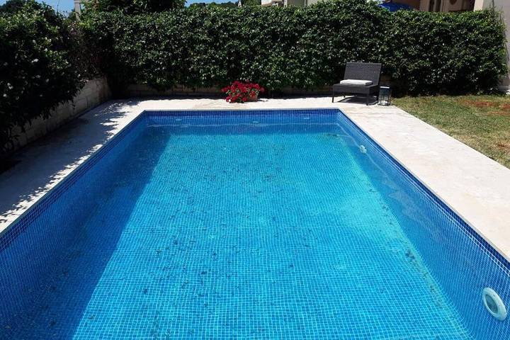 Ferienhaus für 9 Personen, mit Balkon und Terrasse sowie Garten und Pool