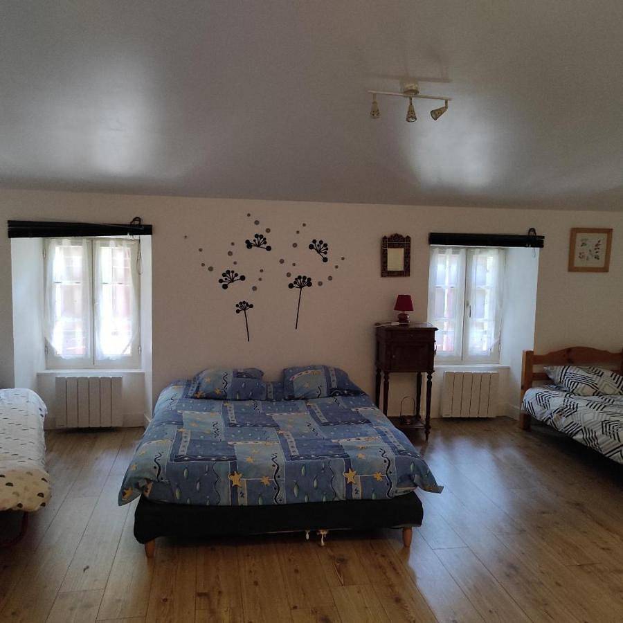 Quadruple Room with Bathroom in Montrol-Sénard, Région de Bellac