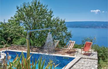Beach House for 6 People in Duće, Croatian Adriatic, Photo 3