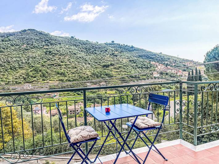 Ferienwohnung für 2 Personen, mit Balkon und Garten sowie Ausblick in Dolcedo